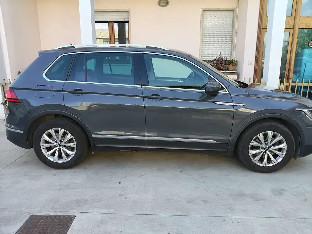Usata VW Tiguan Life 122 CV (89 kW) 2021 Grigio SUV