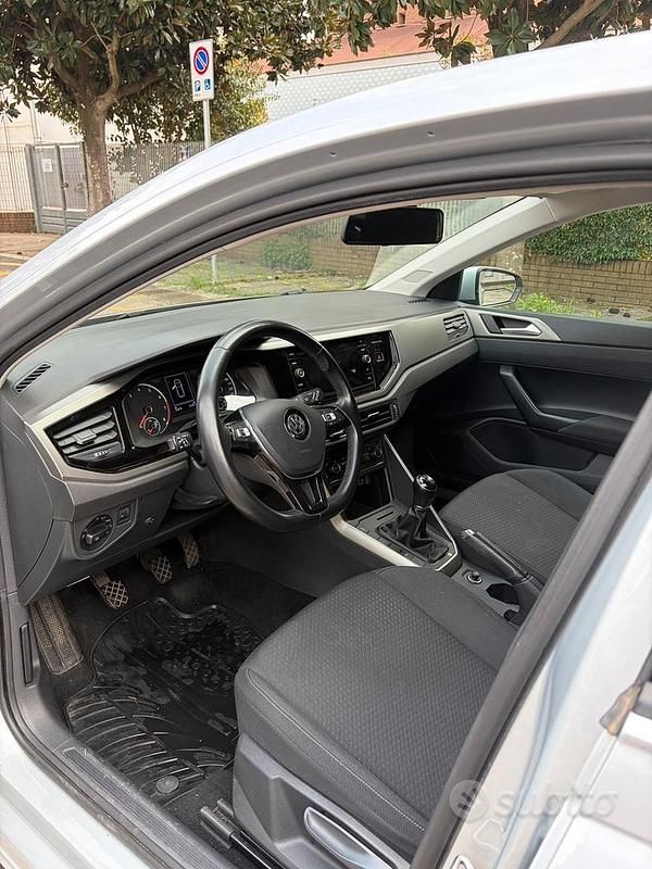 Usata VW Polo R-line 90 CV (66 kW) 2020 Grigio Utilitaria