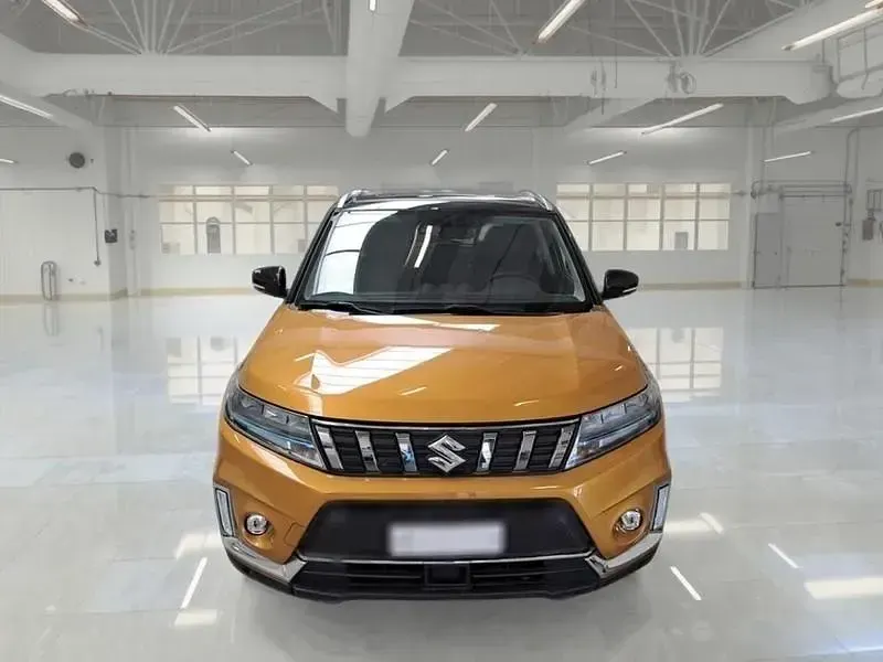 Usata Suzuki Vitara 102 CV (75 kW) 2023 Oro SUV