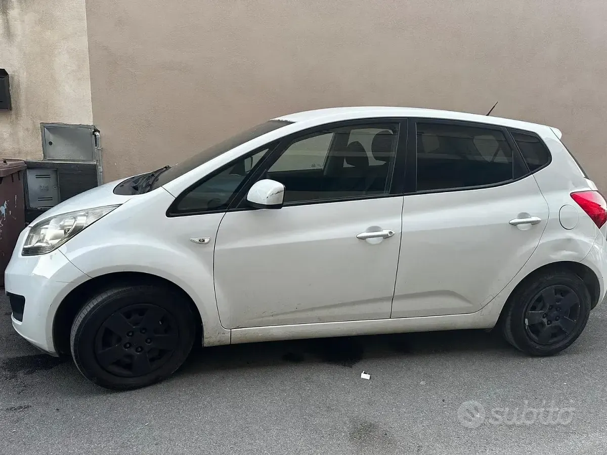 Usata Kia Venga 90 CV (66 kW) 2013 Bianco Utilitaria