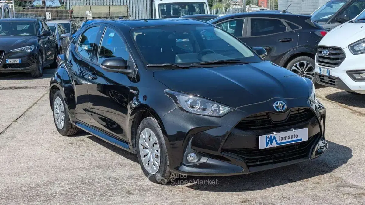 Occasion Toyota Yaris Hybrid Business Edition 92 PK (67 kW) 2021 Zwart Sedan