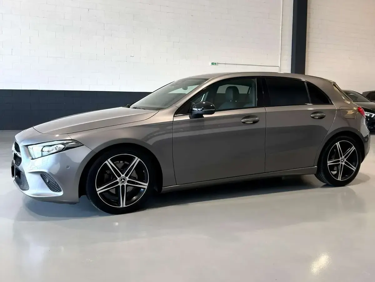 Usata Mercedes A180 116 CV (85 kW) 2019 Grigio Berlina