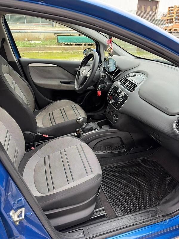 Usata Fiat Punto Evo Dynamic 77 CV (56 kW) 2010 Blu/azzurro Utilitaria