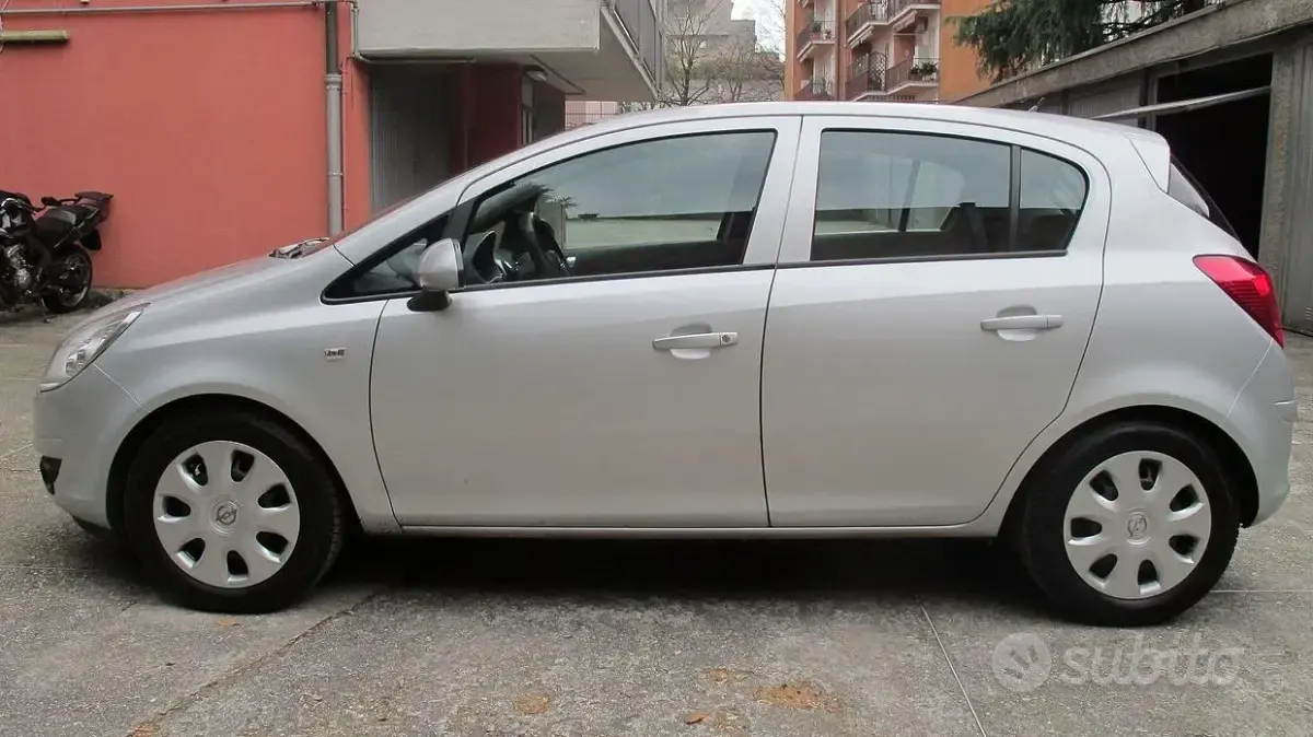 Usata Opel Corsa Enjoy 90 CV (66 kW) 2009 Grigio Utilitaria