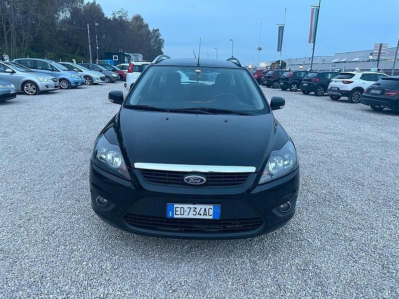 Nero Usata 2010 Ford Focus Titanium Tre volumi | 4200 € (Cara) - Immagine 1/4