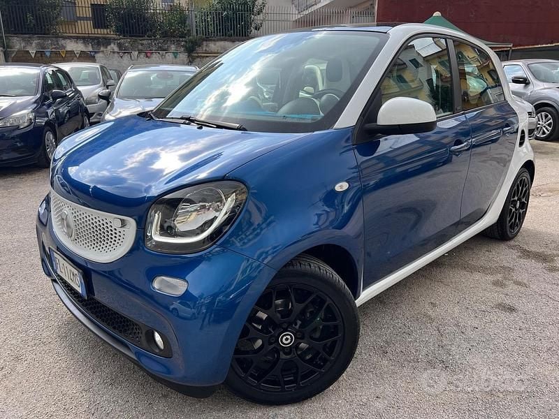 Usata Smart ForFour Proxy 70 CV (51 kW) 2016 Blu Utilitaria