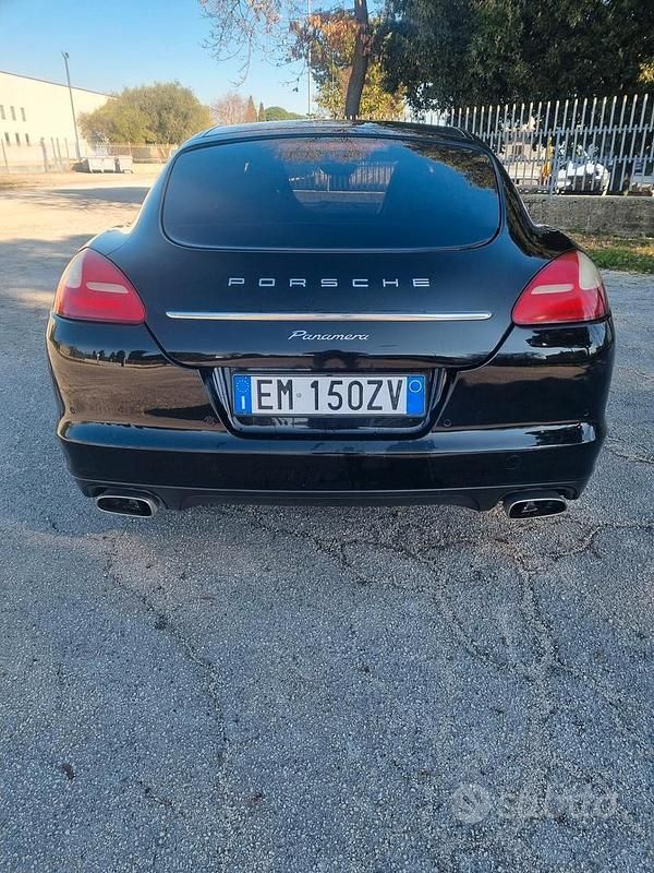 Usata Porsche Panamera 250 CV (183 kW) 2012 Nero Utilitaria