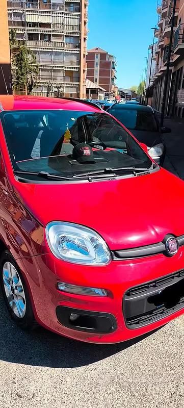 Usata Fiat Panda Lounge 69 CV (50 kW) 2014 Rosso Utilitaria
