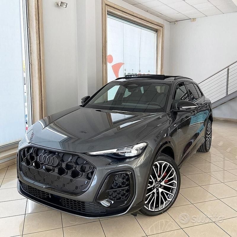 Grigio Nuova 2025 Audi Q5 Ambiente SUV | 76.990 € (Buon prezzo) - Immagine 1/4