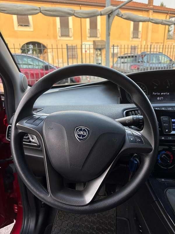 Usata Lancia Ypsilon Gold 69 CV (50 kW) 2021 Rosso Utilitaria