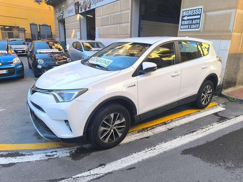 Usata Toyota RAV4 Hybrid Active 155 CV (114 kW) 2017 Bianco SUV