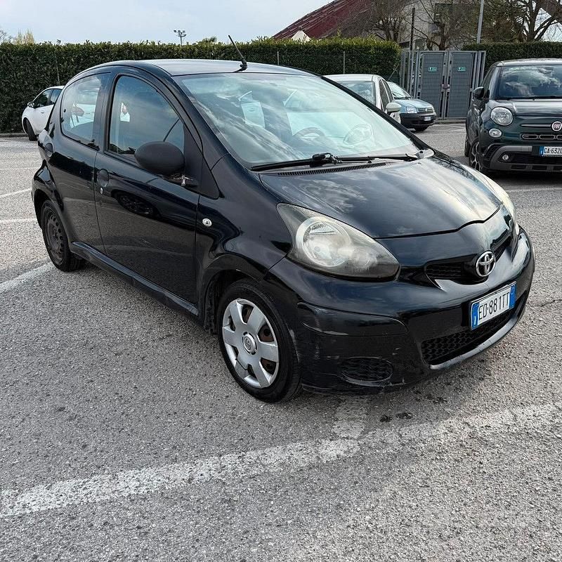 Usata Toyota Aygo Edition 68 CV (50 kW) 2010 Nero Utilitaria