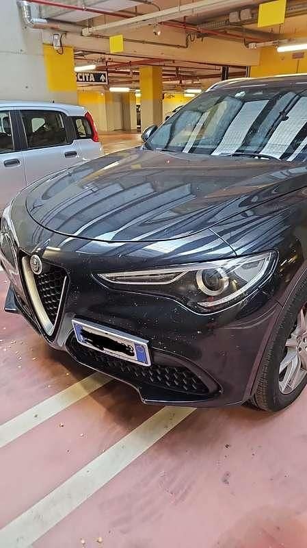 Nero Usata 2019 Alfa Romeo Stelvio Tech Edition SUV | 16.500 € (Super prezzo) - Immagine 1/4