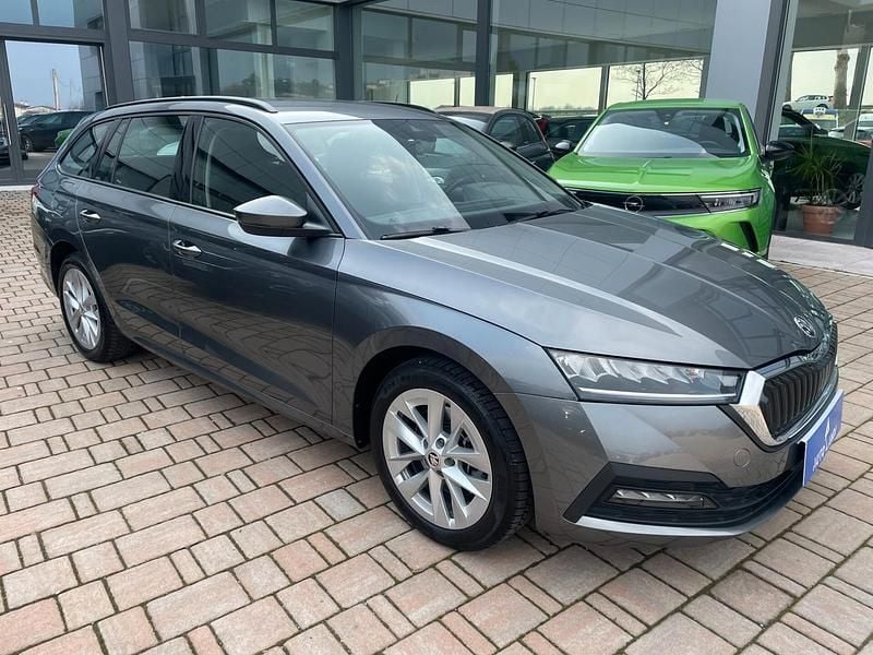 Usata Skoda Octavia Executive 150 CV (110 kW) 2022 Grigio Station wagon