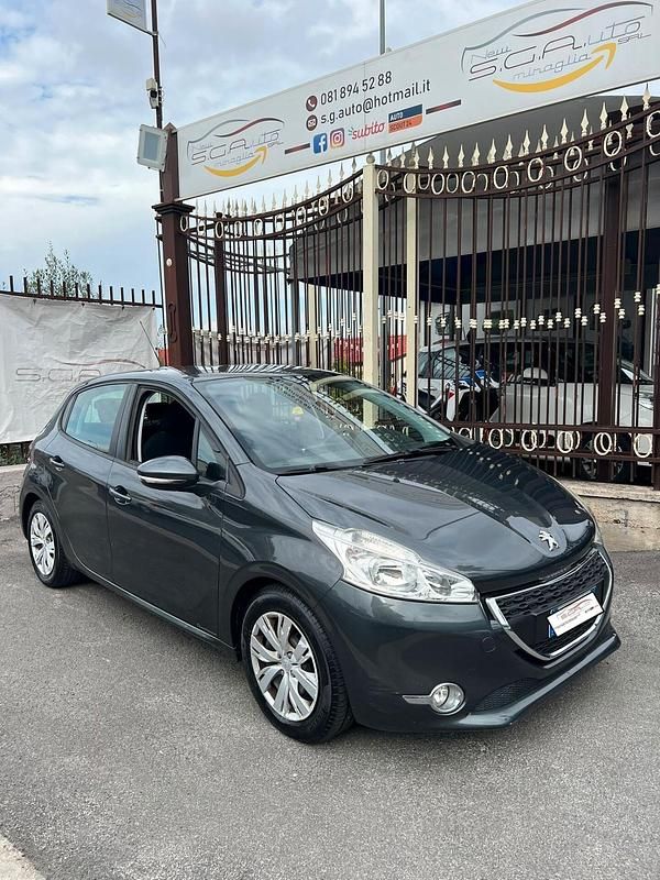 Usata Peugeot 208 Access 91 CV (66 kW) 2015 Grigio Utilitaria