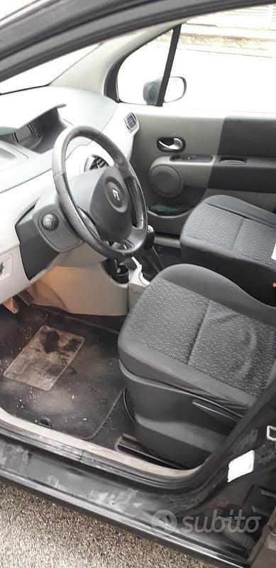 Usata Renault Modus 75 CV (55 kW) 2005 Nero Monovolume