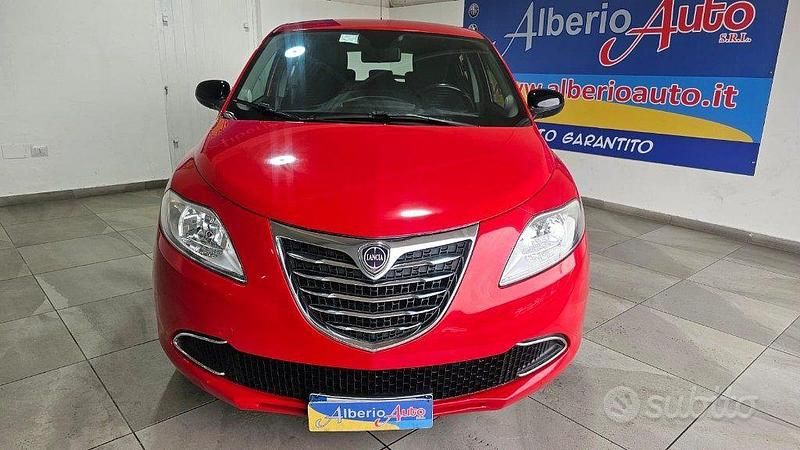 Usata Lancia Ypsilon Gold 69 CV (50 kW) 2012 Rosso Utilitaria