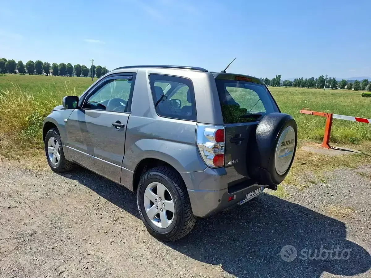 Usata Suzuki Vitara 106 CV (77 kW) 2008 Grigio Berlina