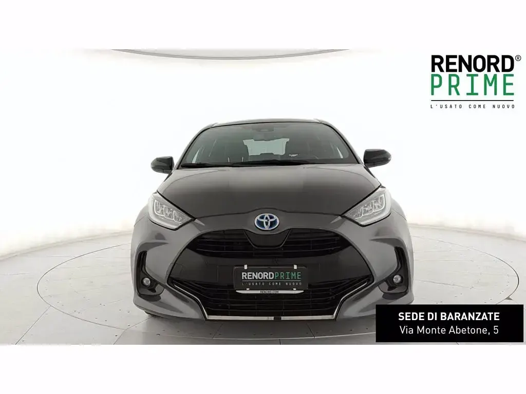 Usata Toyota Yaris Lounge 116 CV (85 kW) 2021 Grigio scuro Utilitaria