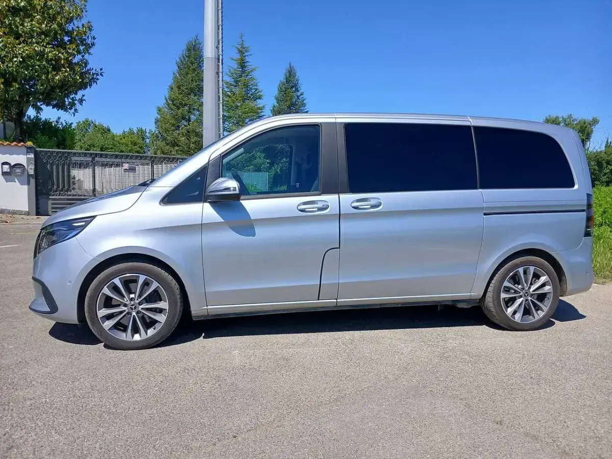 Usata Mercedes V220 Style 163 CV (119 kW) 2025 Argento Monovolume