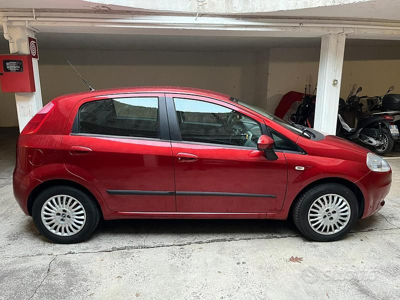 Usata 2006 Fiat Punto Tre volumi | 4000 € - Immagine 1/4