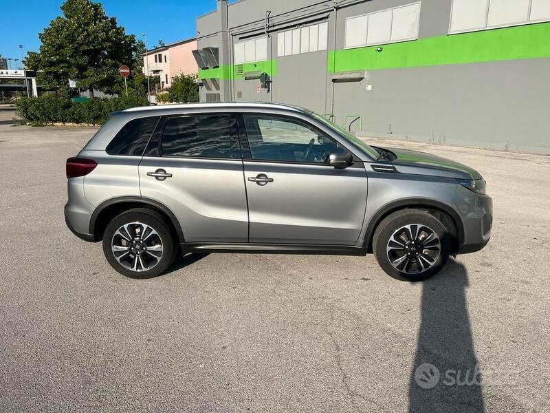 Usata Suzuki Vitara 129 CV (94 kW) 2020 Grigio SUV