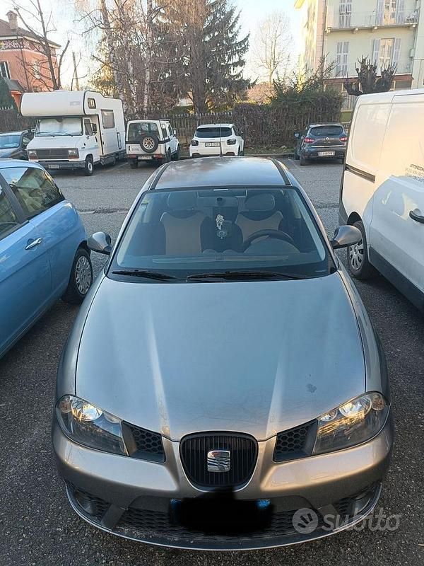 Usata Seat Ibiza 85 CV (62 kW) 2002 Grigio Utilitaria