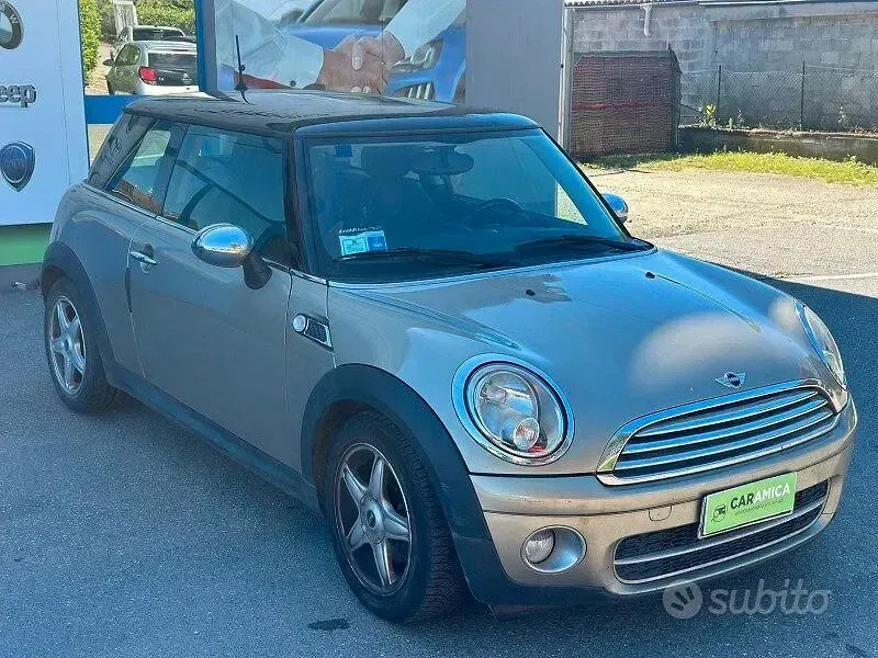 Usata Mini Cooper D 109 CV (80 kW) 2010 Verde Utilitaria