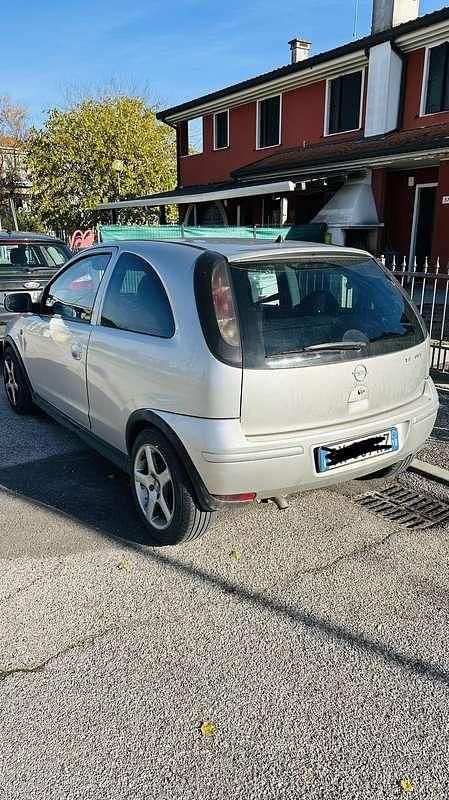 Usata Opel Corsa 75 CV (55 kW) 2006 Berlina