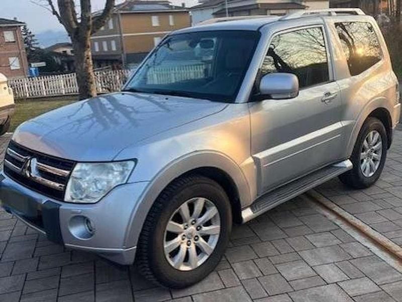 Usata Mitsubishi Pajero Intense 200 CV (147 kW) 2011 Argento SUV