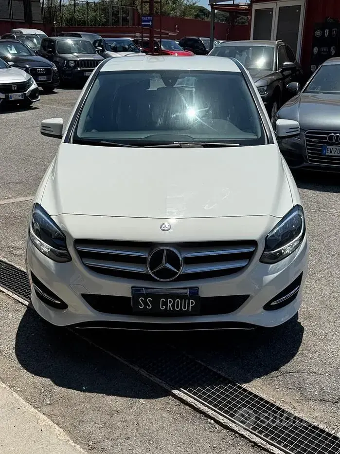 Usata Mercedes B180 Premium 109 CV (80 kW) 2015 Bianco Utilitaria