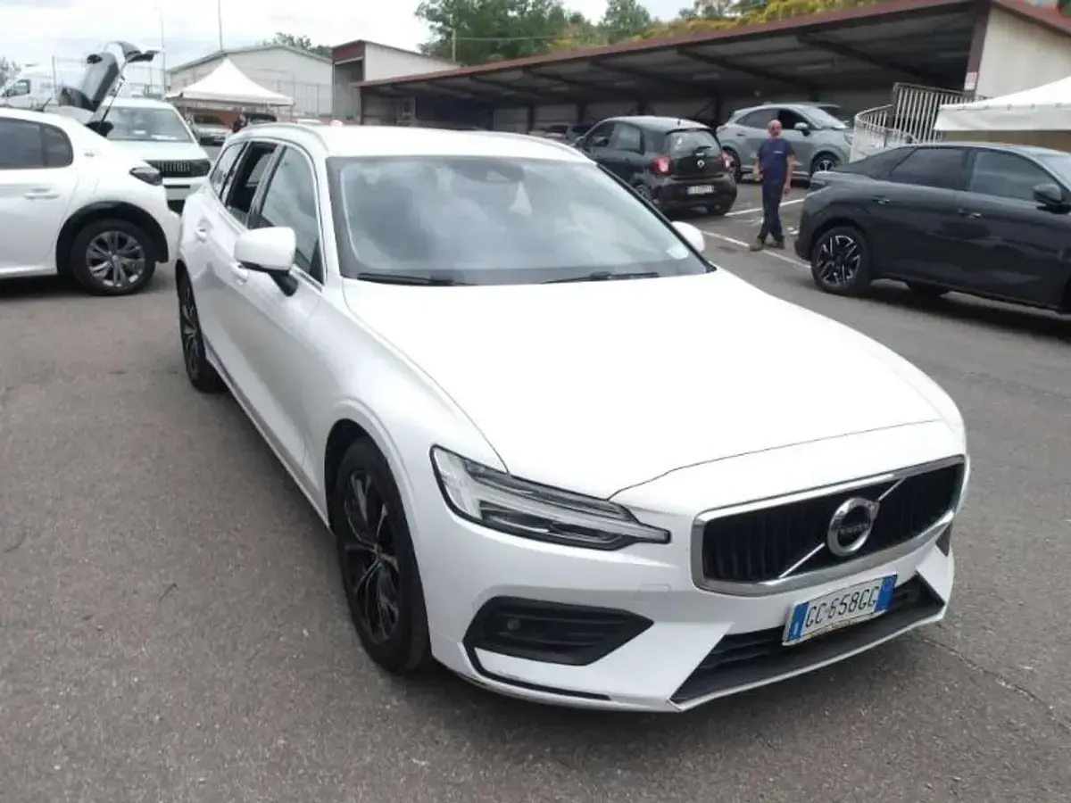 Usata Volvo V60 Business Edition 150 CV (110 kW) 2020 Bianco ghiaccio Station wagon
