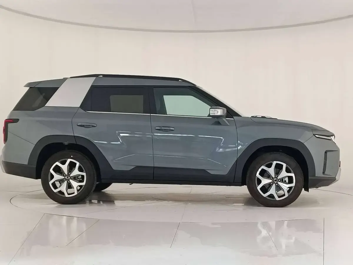 Nuova KGM Torres 163 CV (119 kW) 2025 Platinum grey SUV