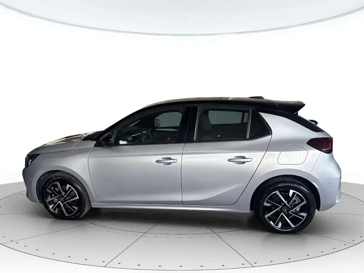 Usata Opel Corsa 101 CV (74 kW) 2025 Argento Utilitaria