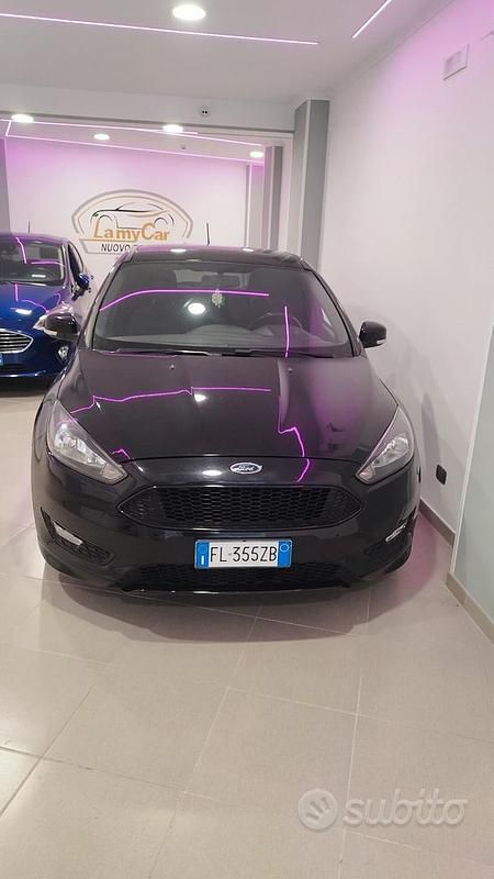Usata Ford Focus ST-Line 120 CV (88 kW) 2017 Nero Berlina