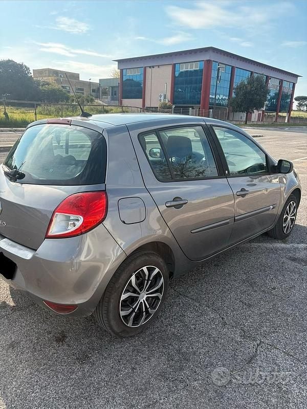 Usata Renault Clio II 2010 Grigio Utilitaria