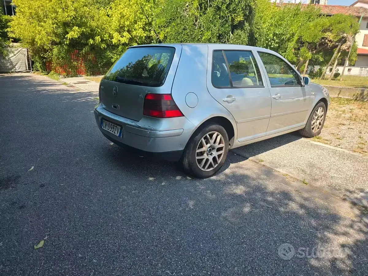 Usata VW Golf IV 105 CV (77 kW) 2003 Grigio Berlina
