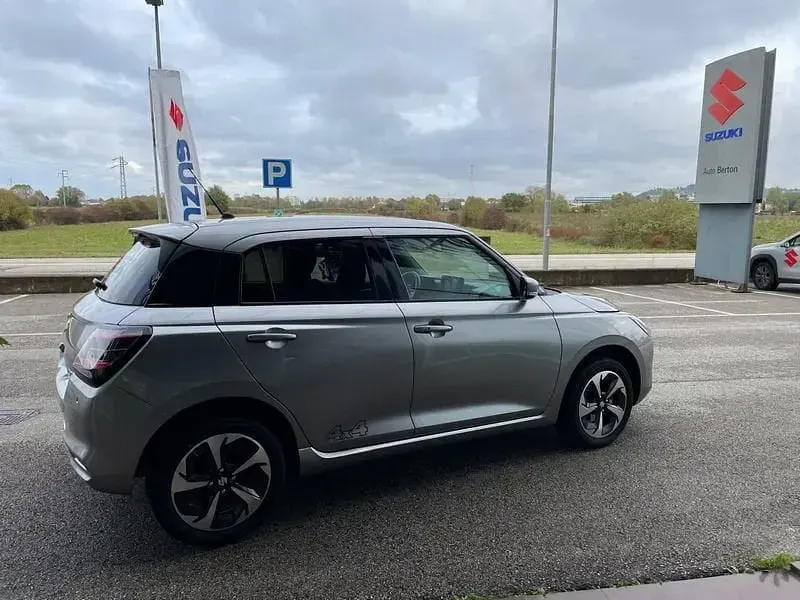 Usata Suzuki Swift 83 CV (61 kW) 2024 Argento Utilitaria
