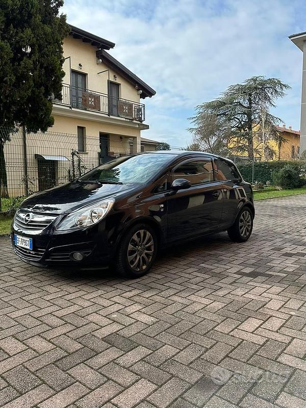 Usata Opel Corsa Club 86 CV (63 kW) 2010 Nero Utilitaria