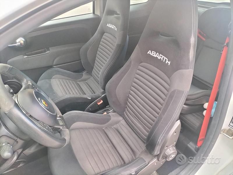 Usata Abarth 695 180 CV (132 kW) 2023 Grigio Utilitaria