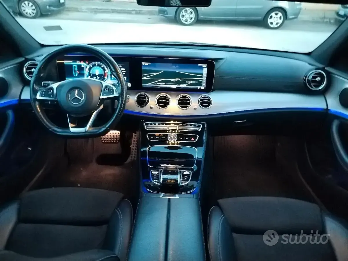 Usata Mercedes E220 Premium 194 CV (142 kW) 2018 Blu Station wagon