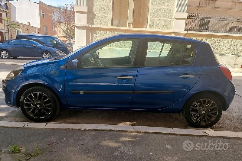 Usata Renault Clio III 105 CV (77 kW) 2008 Blu Berlina