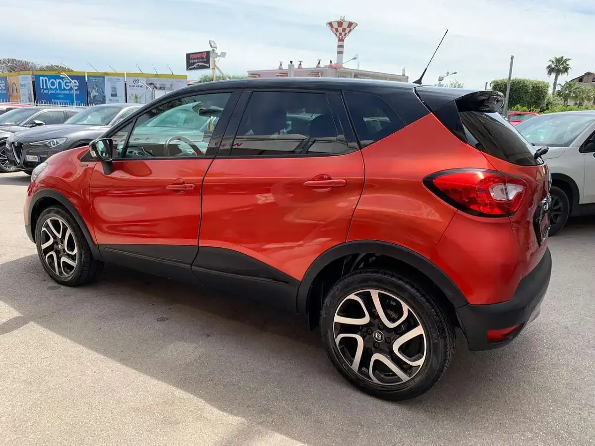 Usata Renault Captur 90 CV (66 kW) 2016 Arancione SUV