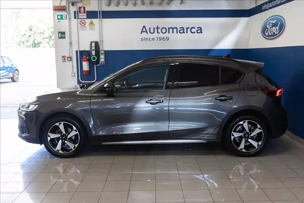Usata Ford Focus Active 125 CV (91 kW) 2022 Grigio metallizzato SUV
