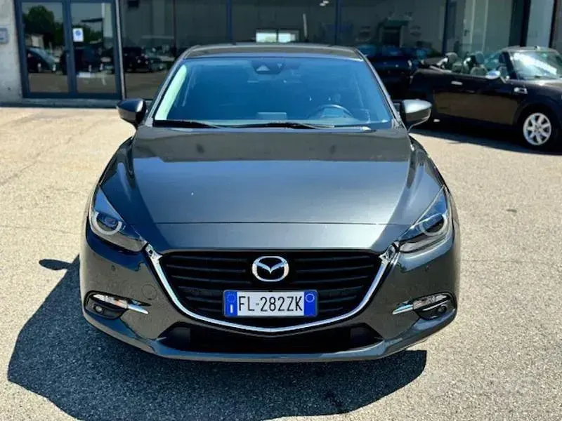 Usata Mazda 3 Exceed 105 CV (77 kW) 2017 Grigio Berlina