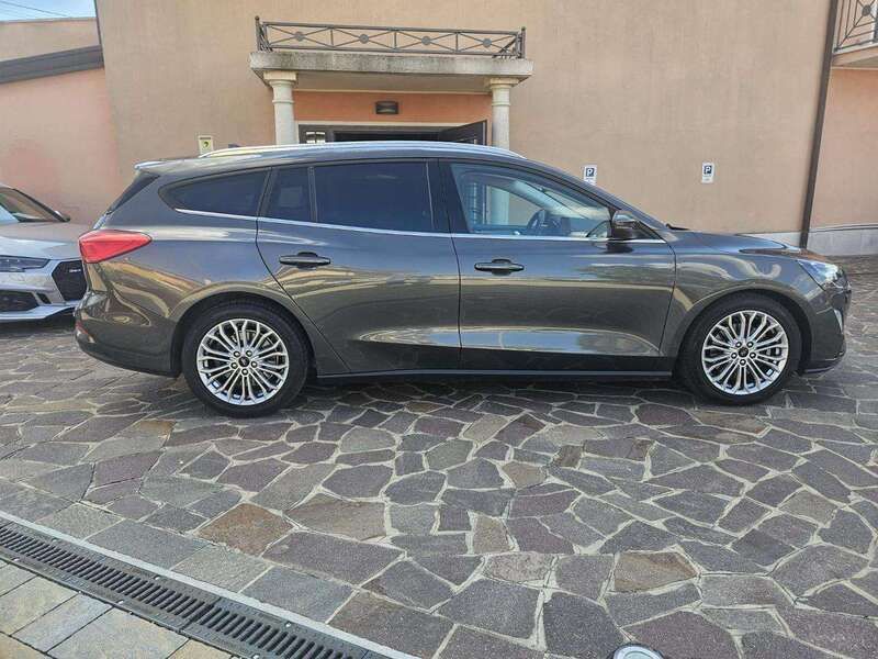 Usata Ford Focus Titanium 120 CV (88 kW) 2019 Grigio Station wagon