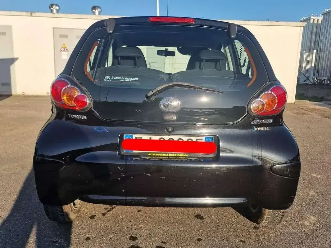 Usata Toyota Aygo Connect Style 68 CV (50 kW) 2011 Nero Utilitaria
