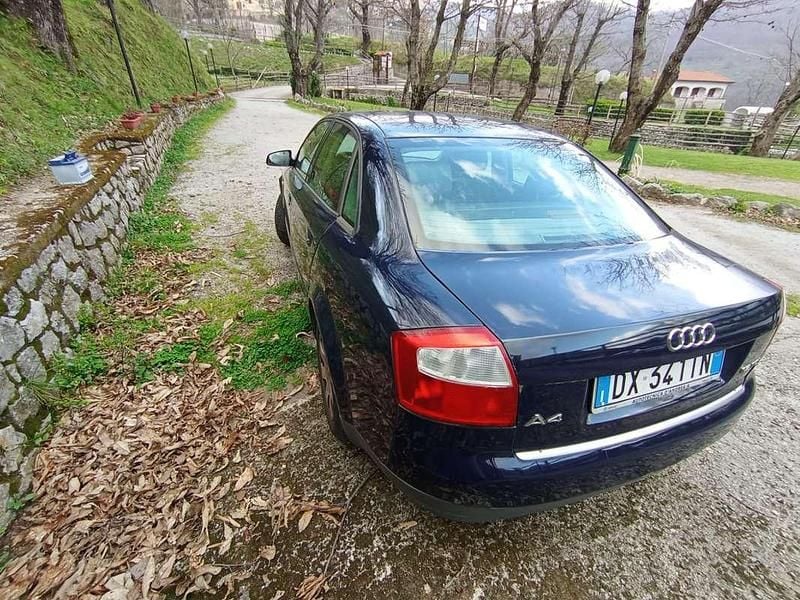 Usata Audi A4 131 CV (96 kW) 2002 Blu/azzurro Berlina