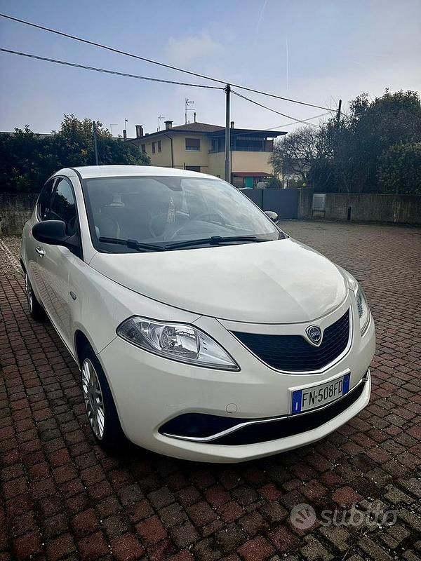 Usata Lancia Ypsilon 69 CV (50 kW) 2017 Bianco Utilitaria