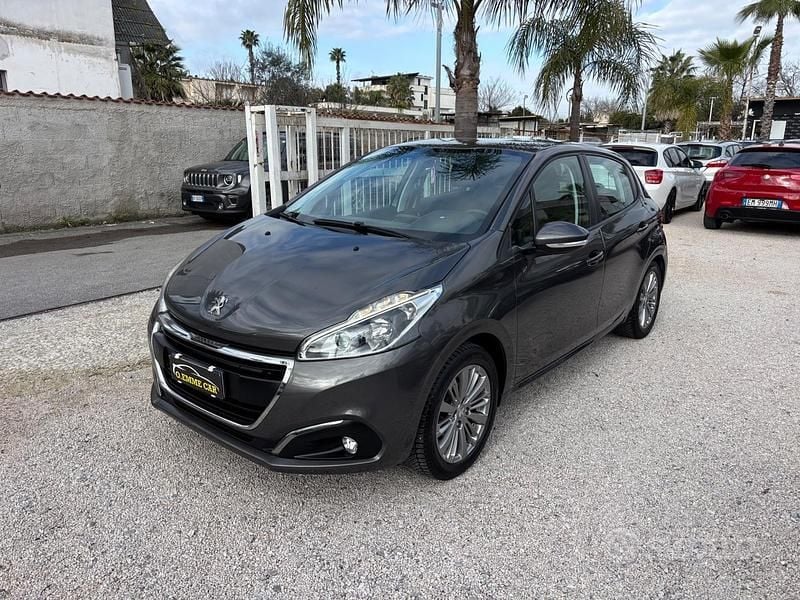 Usata Peugeot 208 Allure 82 CV (60 kW) 2017 Grigio Utilitaria